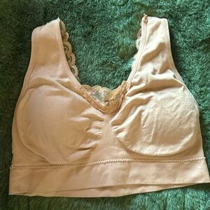 Medium rarely used sports bra, kink or non-kink sale 😽